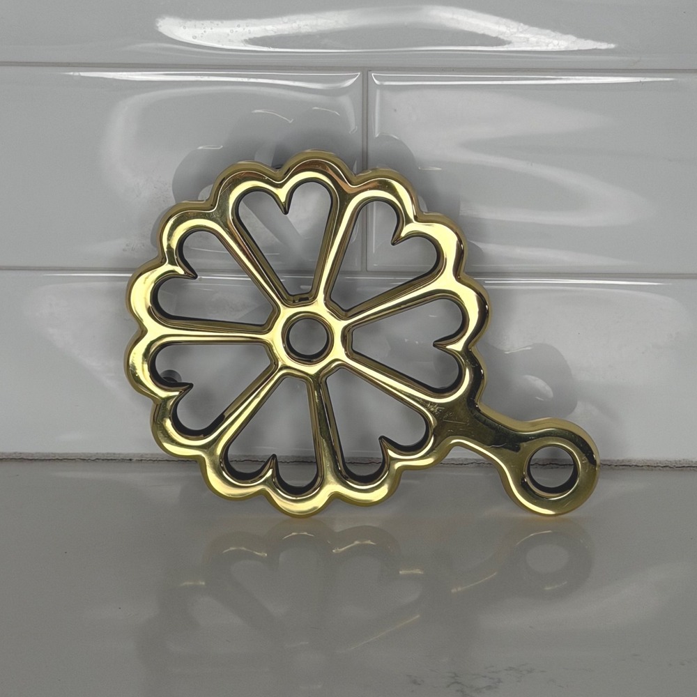 Baldwin Shelburne Museum Brass Heart Footed Trivet 6.75in - Excellent